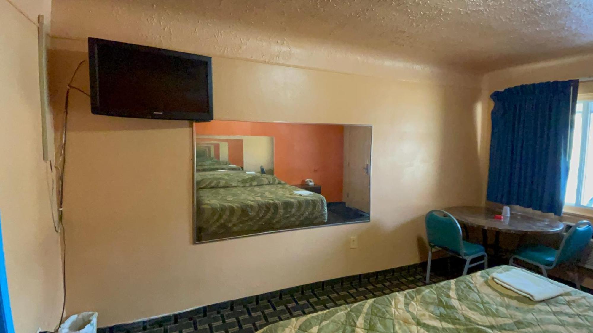 Deluxe Inn Motel Detroit Exterior photo
